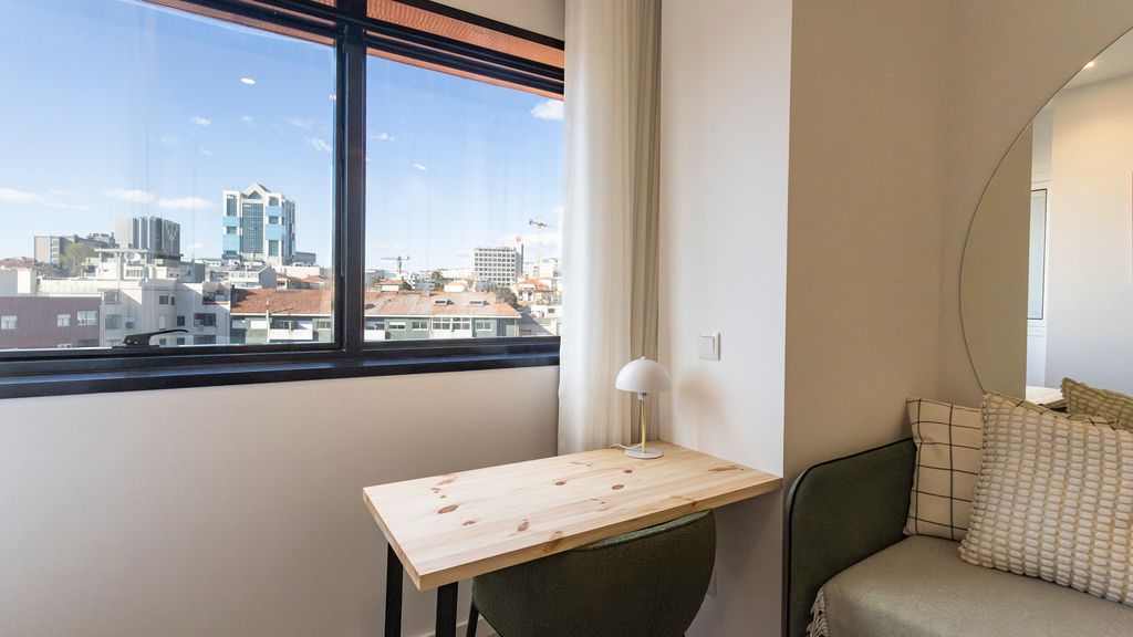 Bright 2BR Flat near Praça da Galiza by LovelyStay