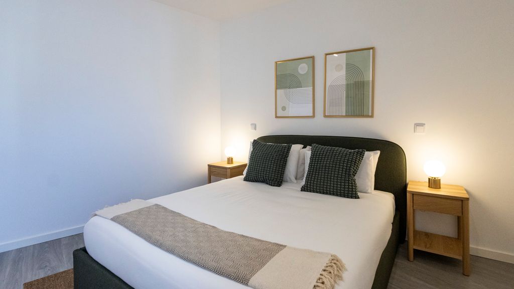 Bright 2BR Flat near Praça da Galiza by LovelyStay