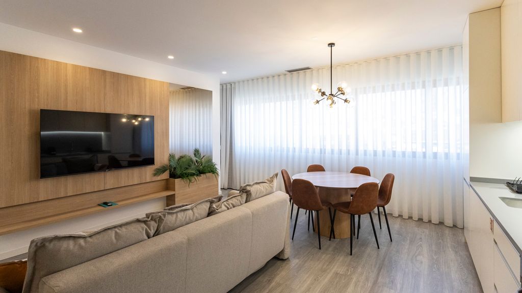 Bright 2BR Flat near Praça da Galiza by LovelyStay
