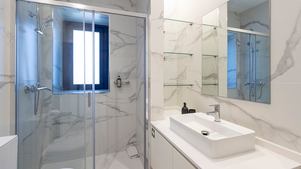 Bright 2BR Flat near Praça da Galiza by LovelyStay