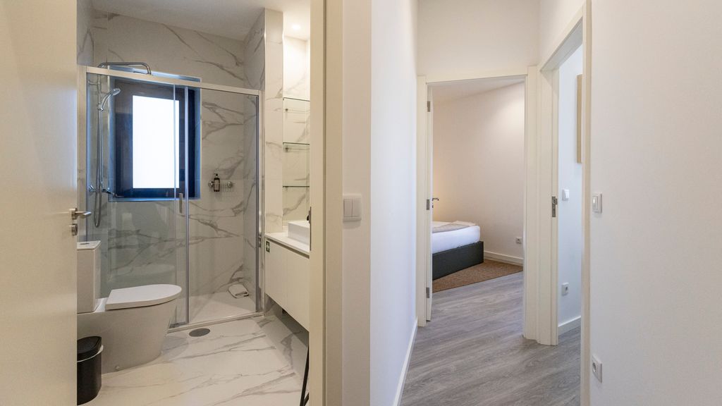 Bright 2BR Flat near Praça da Galiza by LovelyStay