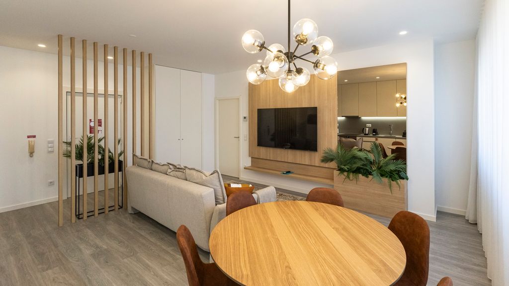 Bright 2BR Flat near Praça da Galiza by LovelyStay