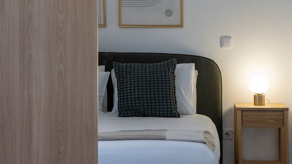 Bright 2BR Flat near Praça da Galiza by LovelyStay