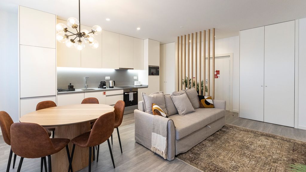 Bright 2BR Flat near Praça da Galiza by LovelyStay