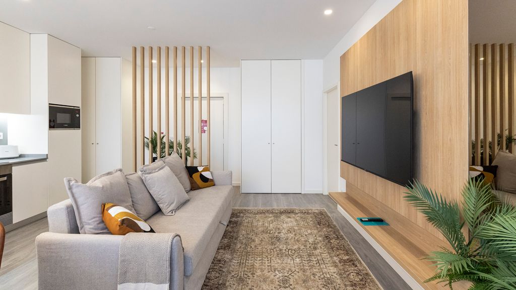 Bright 2BR Flat near Praça da Galiza by LovelyStay