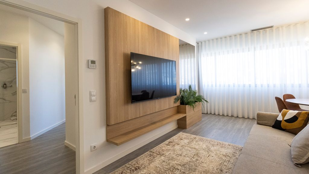 Bright 2BR Flat near Praça da Galiza by LovelyStay