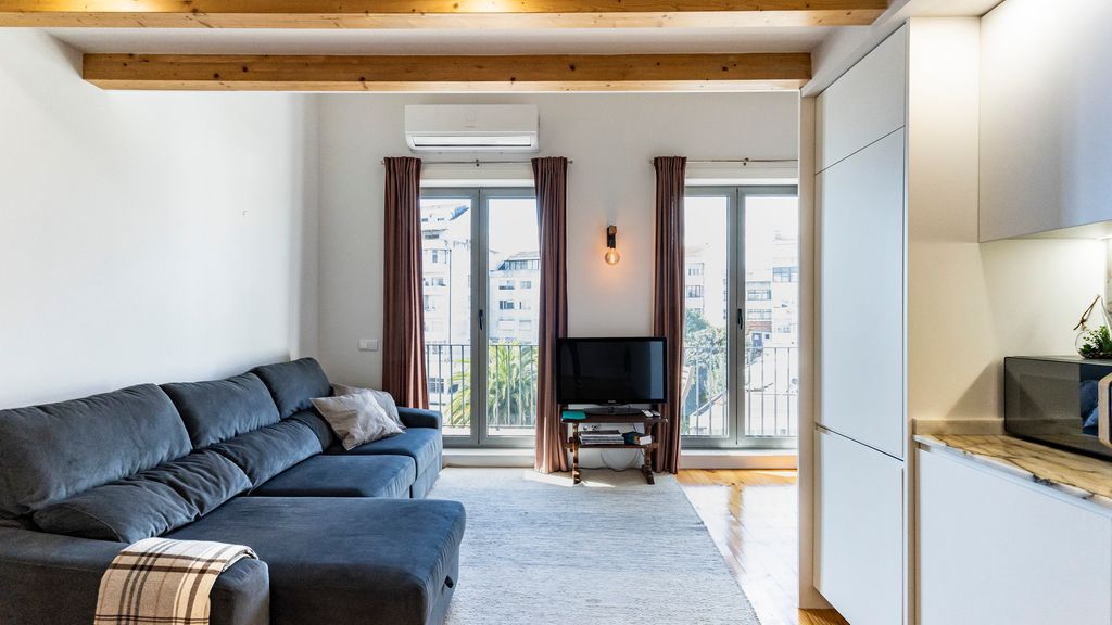 Stylish Duplex with Balcony in Porto by LovelyStay