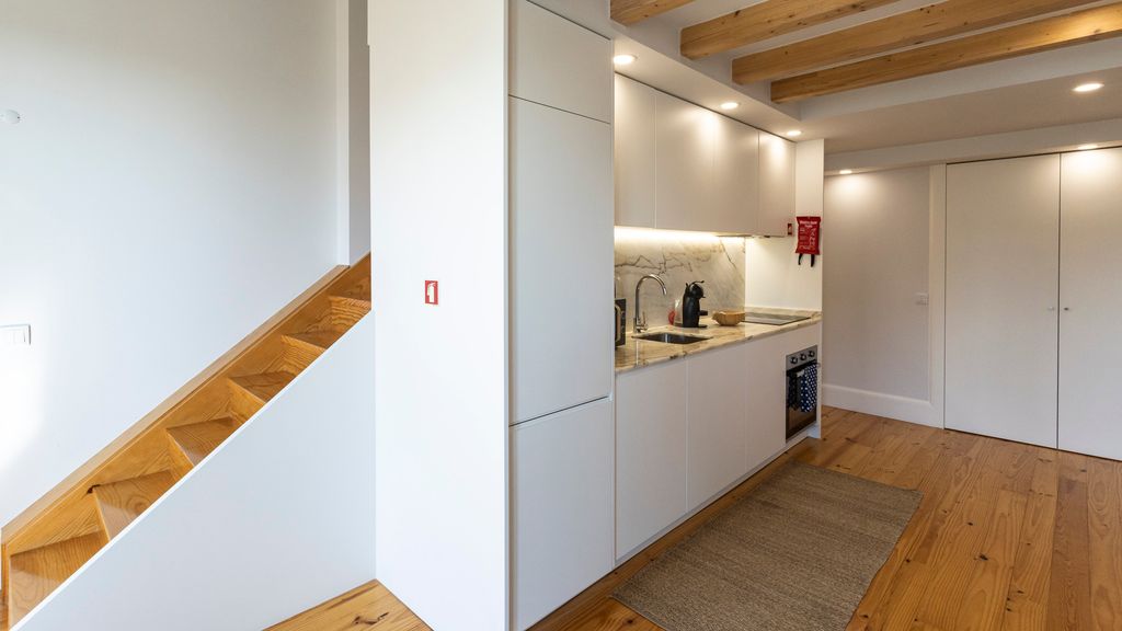 Stylish Duplex with Balcony in Porto by LovelyStay