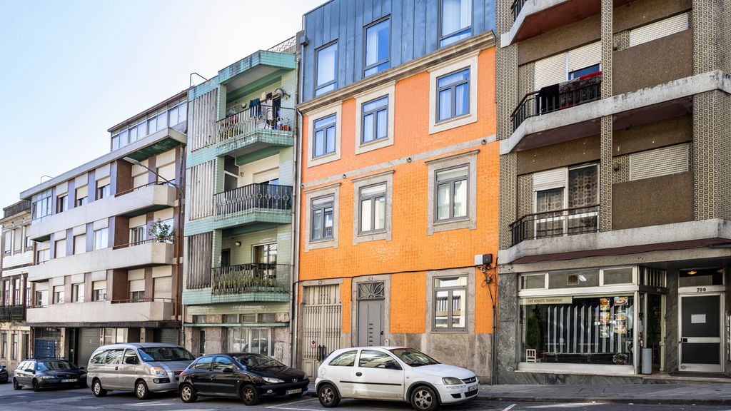 Stylish Duplex with Balcony in Porto by LovelyStay