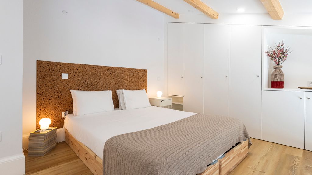 Stylish Duplex with Balcony in Porto by LovelyStay