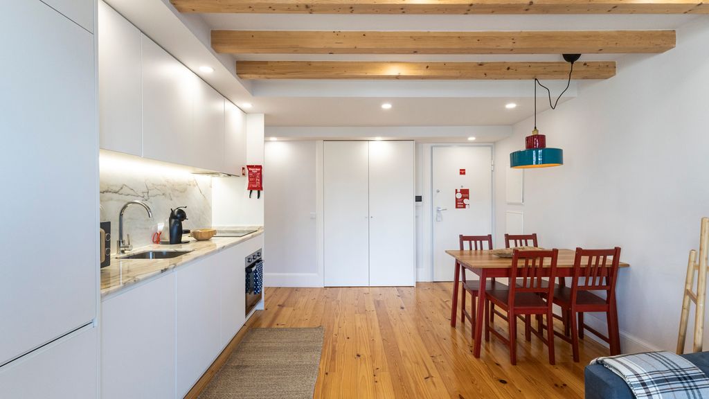 Stylish Duplex with Balcony in Porto by LovelyStay