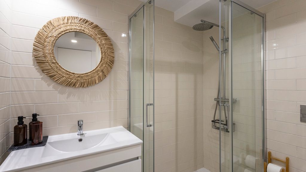 Stylish Duplex with Balcony in Porto by LovelyStay