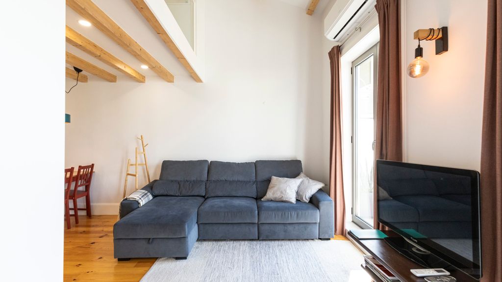 Stylish Duplex with Balcony in Porto by LovelyStay