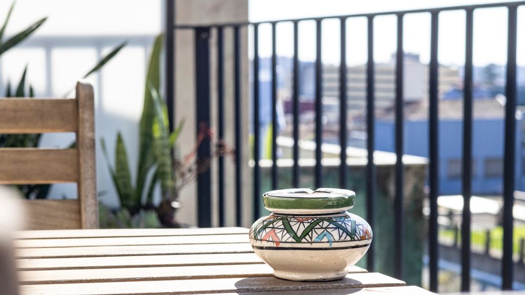 Stylish Duplex with Balcony in Porto by LovelyStay