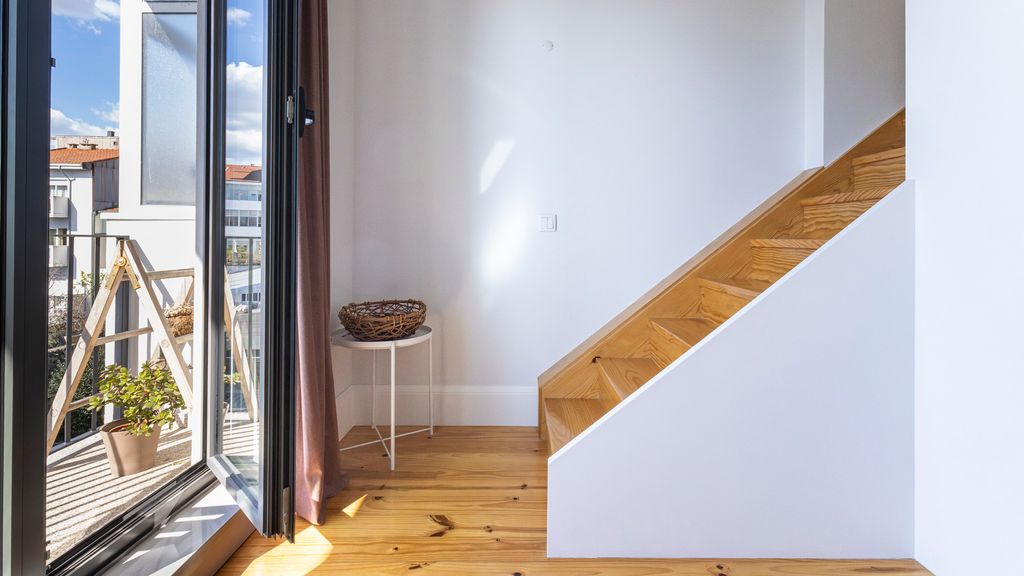 Stylish Duplex with Balcony in Porto by LovelyStay