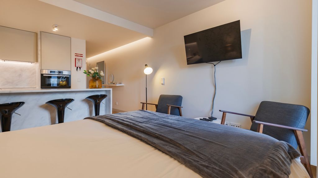 Trendy Studio in Graça’s Heart by LovelyStay