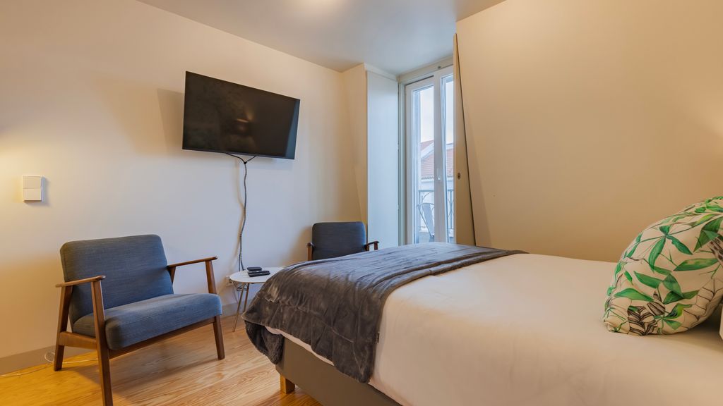 Trendy Studio in Graça’s Heart by LovelyStay