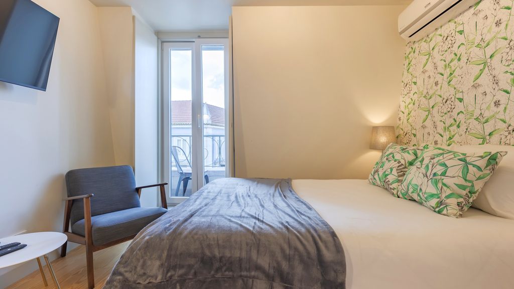 Trendy Studio in Graça’s Heart by LovelyStay
