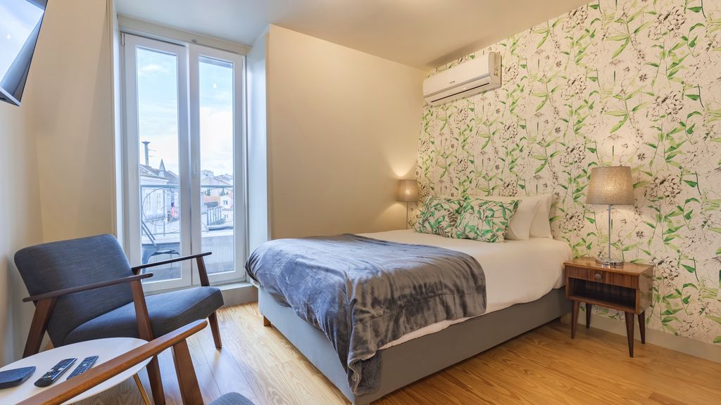 Trendy Studio in Graça’s Heart by LovelyStay
