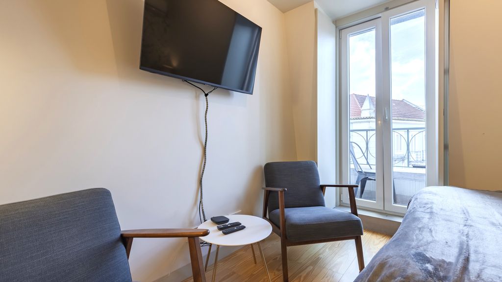 Trendy Studio in Graça’s Heart by LovelyStay