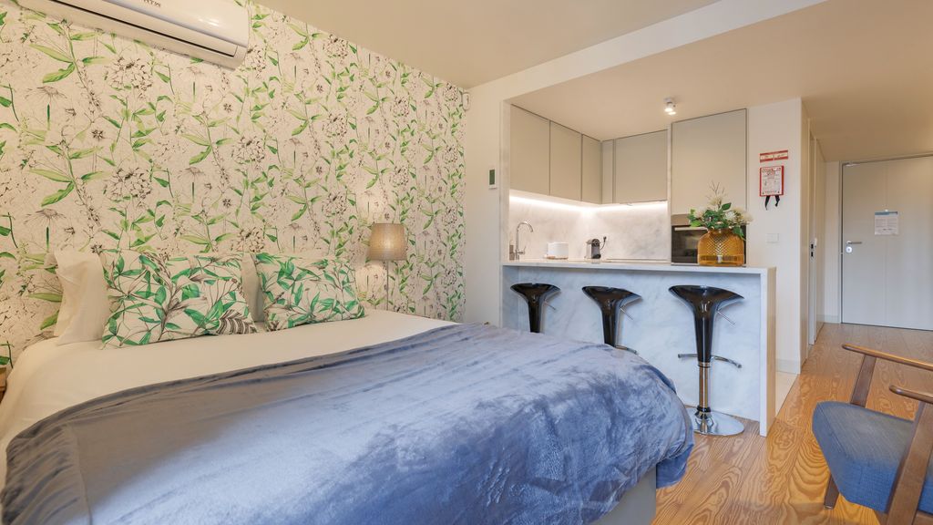 Trendy Studio in Graça’s Heart by LovelyStay