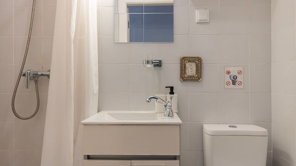 Portuguese Charm Guesthouse by LovelyStay - Room 1