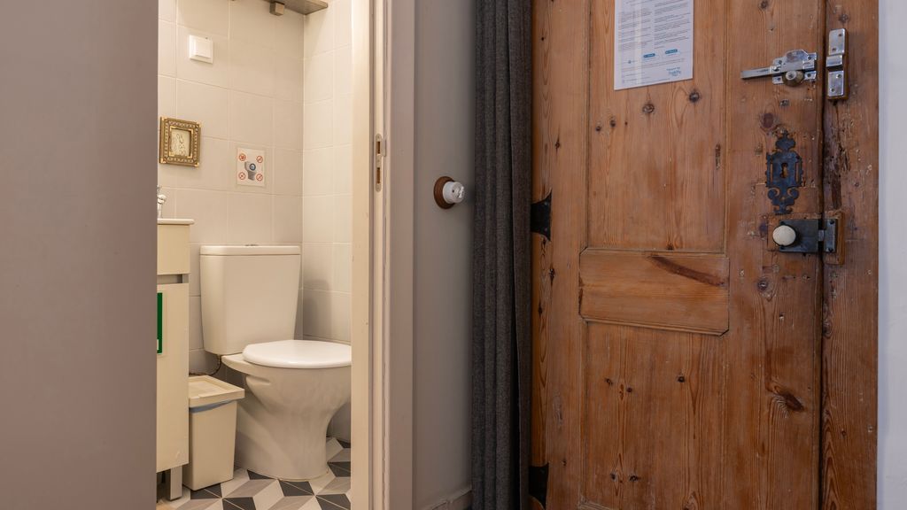 Portuguese Charm Guesthouse by LovelyStay - Room 1