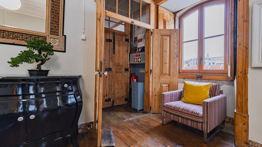 Portuguese Charm Guesthouse by LovelyStay - Room 1
