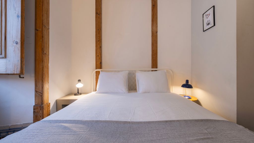 Portuguese Charm Guesthouse by LovelyStay - Room 1