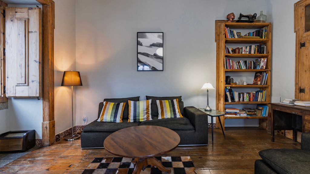 Portuguese Charm Guesthouse by LovelyStay - Room 1