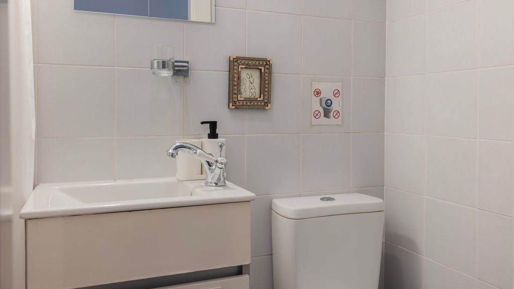 Portuguese Charm Guesthouse by LovelyStay - Room 1