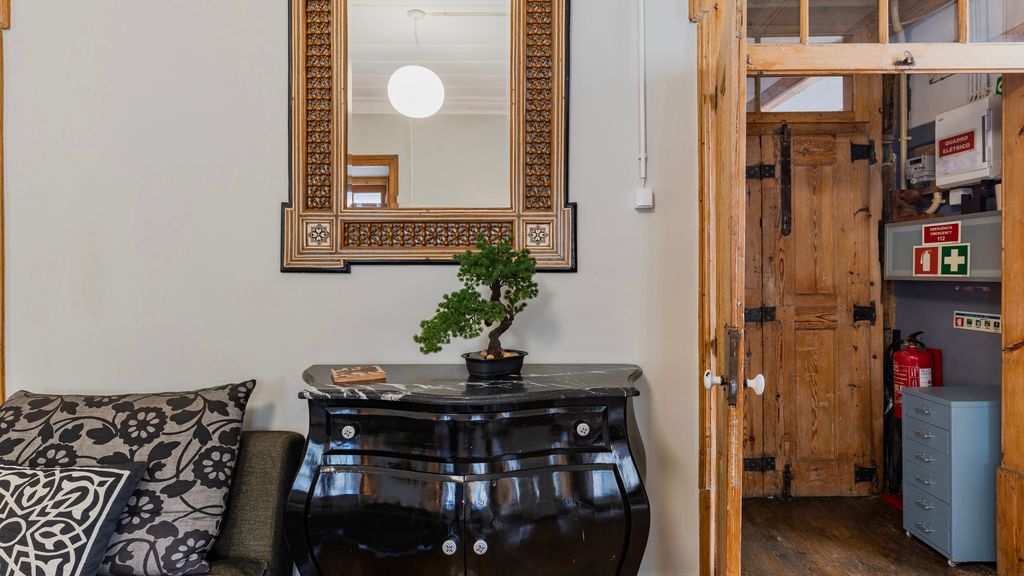 Portuguese Charm Guesthouse by LovelyStay - Room 1