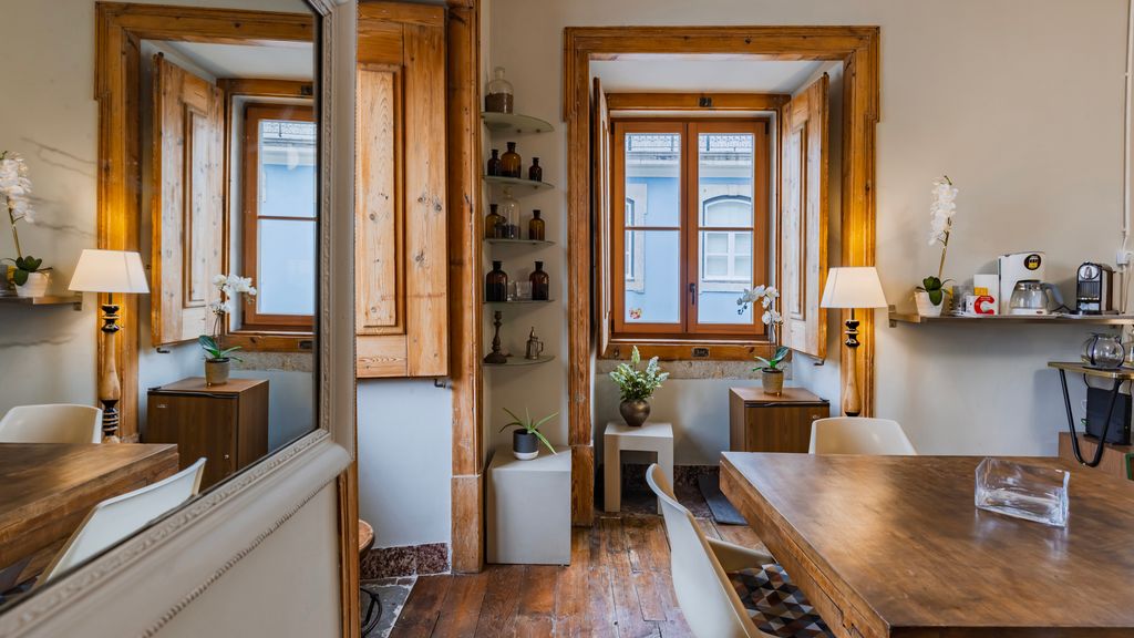 Portuguese Charm Guesthouse by LovelyStay - Room 1