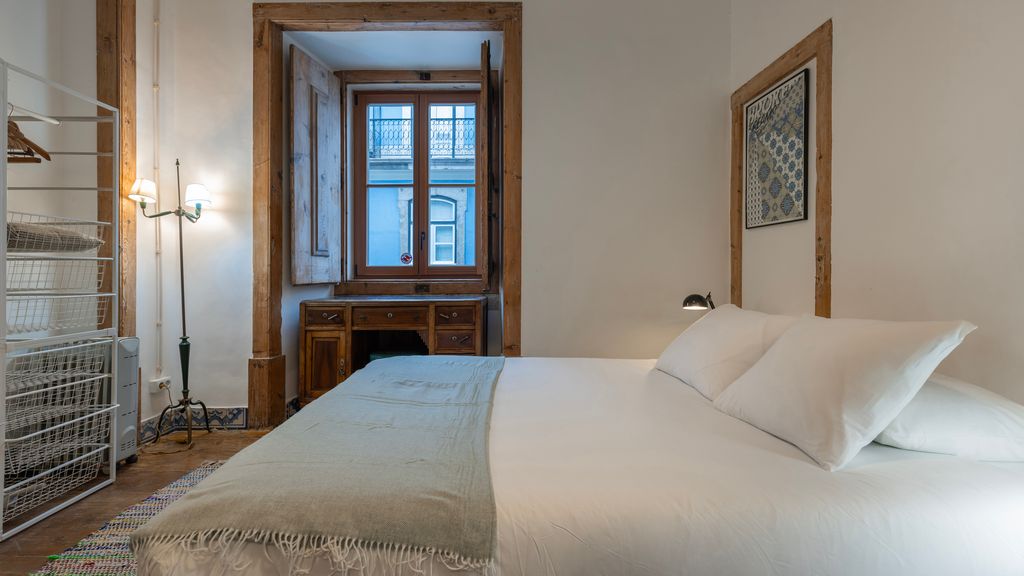 Portuguese Charm Guesthouse by LovelyStay - Room 2