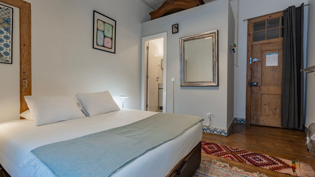Portuguese Charm Guesthouse by LovelyStay - Room 2