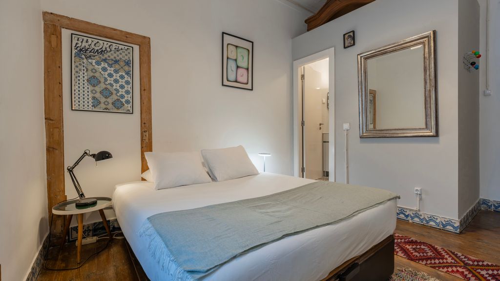 Portuguese Charm Guesthouse by LovelyStay - Room 2
