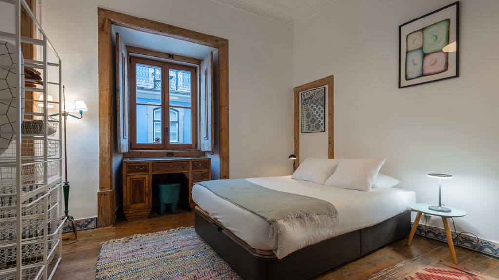 Portuguese Charm Guesthouse by LovelyStay - Room 2