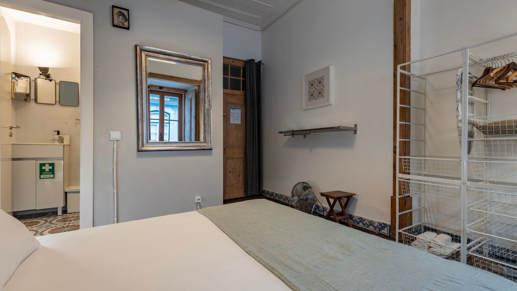 Portuguese Charm Guesthouse by LovelyStay - Room 2