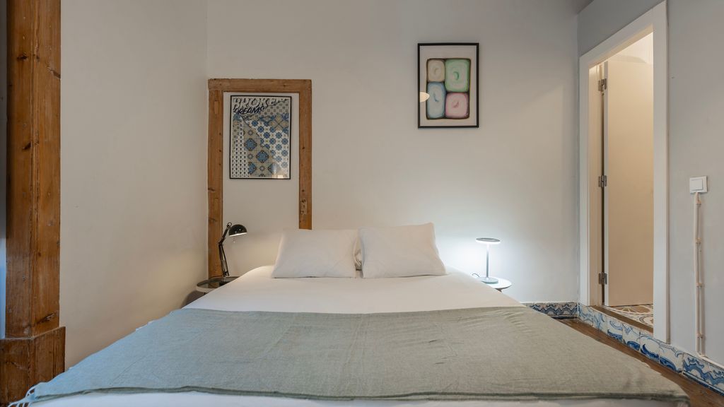 Portuguese Charm Guesthouse by LovelyStay - Room 2