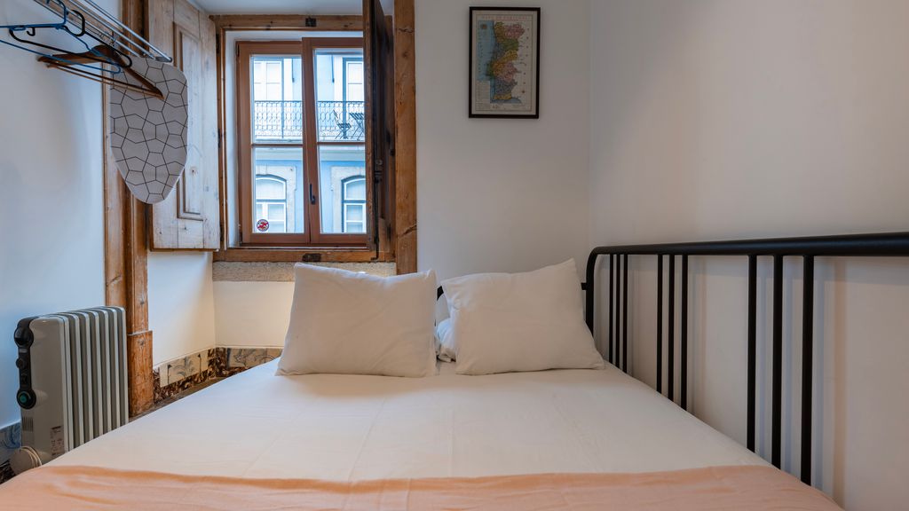 Portuguese Charm Guesthouse by LovelyStay - Room 3