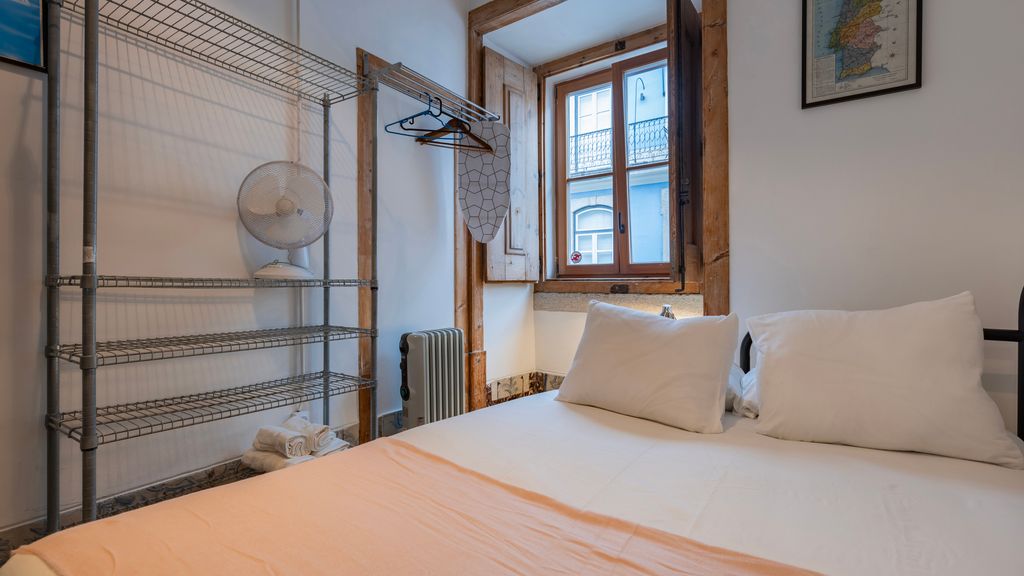 Portuguese Charm Guesthouse by LovelyStay - Room 3