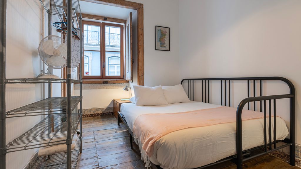Portuguese Charm Guesthouse by LovelyStay - Room 3