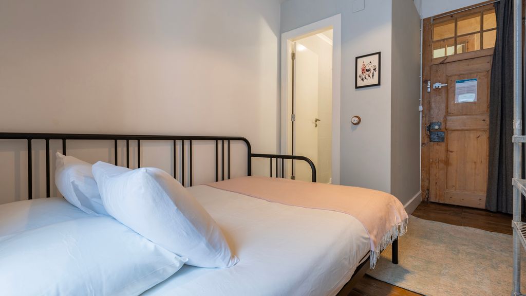 Portuguese Charm Guesthouse by LovelyStay - Room 3