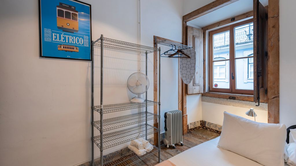 Portuguese Charm Guesthouse by LovelyStay - Room 3