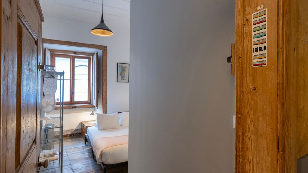 Portuguese Charm Guesthouse by LovelyStay - Room 3