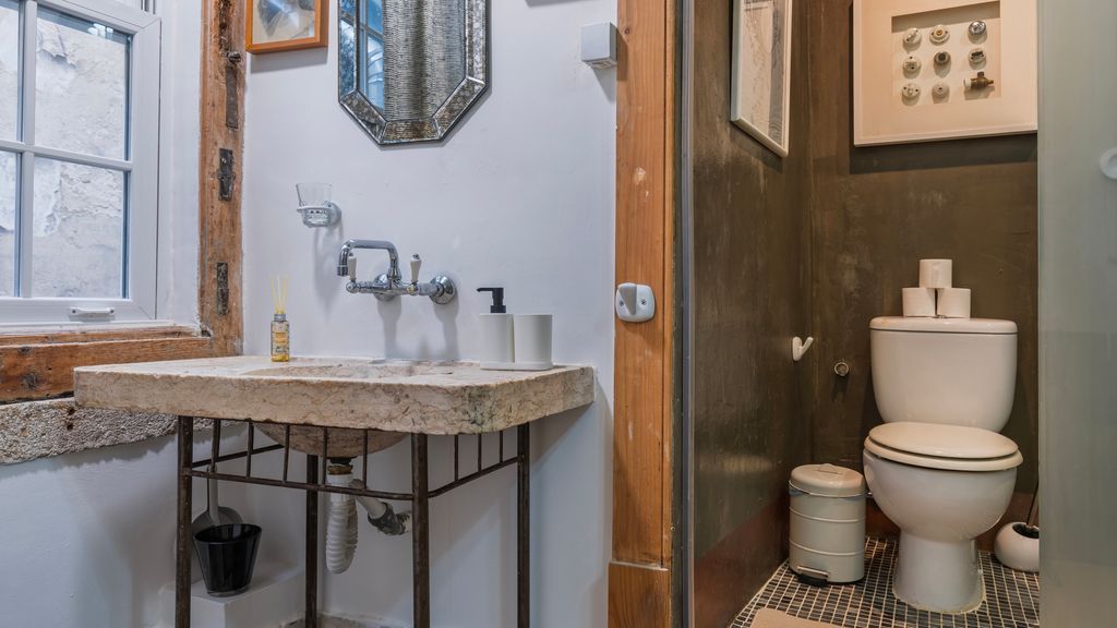 Portuguese Charm Guesthouse by LovelyStay - Room 4