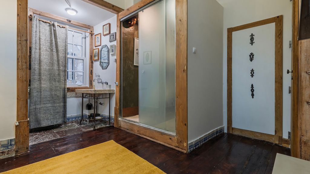 Portuguese Charm Guesthouse by LovelyStay - Room 4