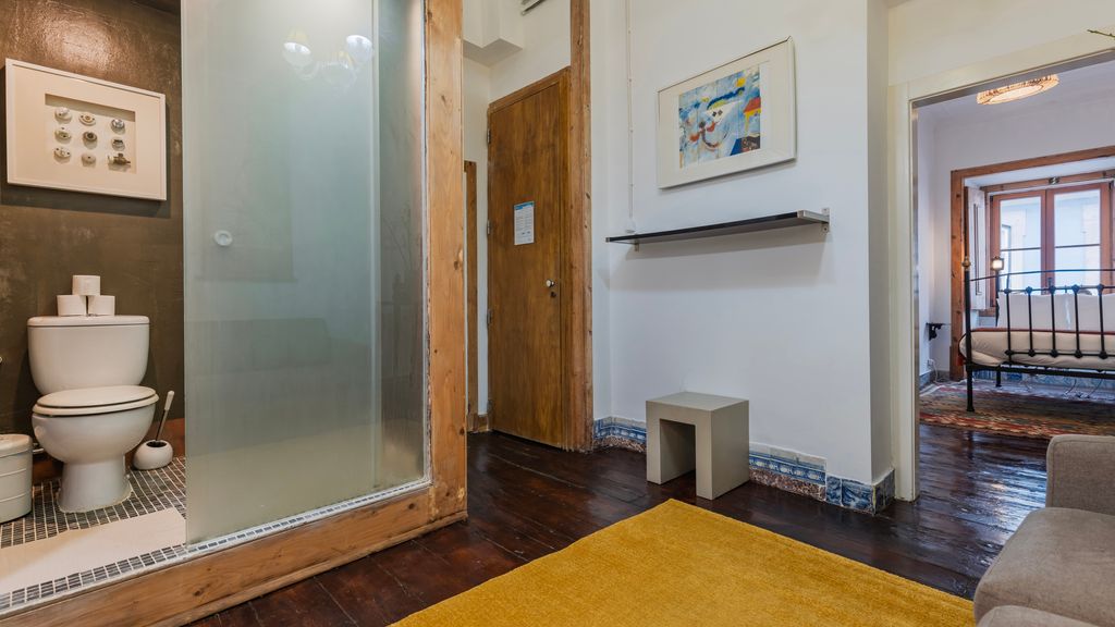 Portuguese Charm Guesthouse by LovelyStay - Room 4