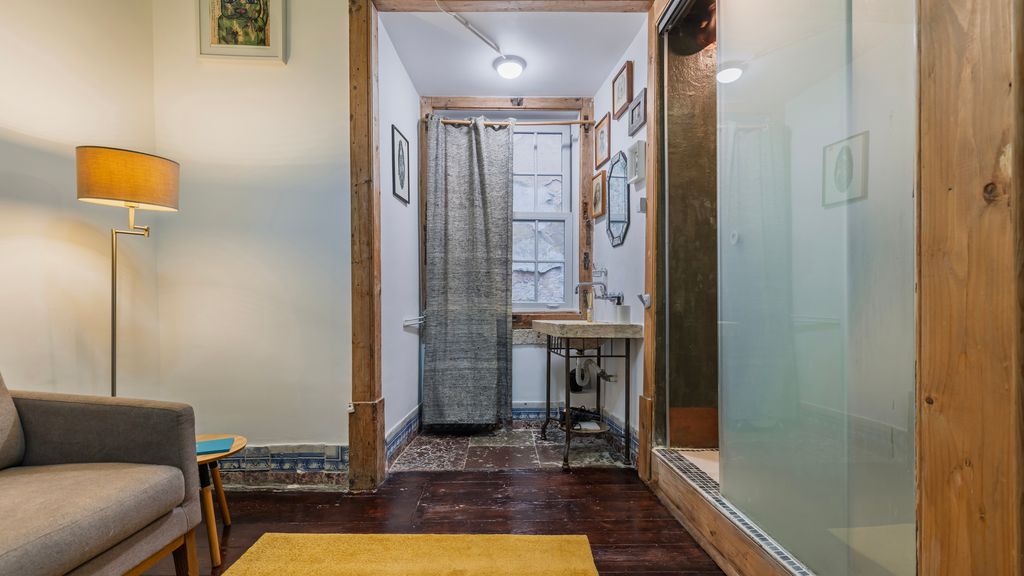 Portuguese Charm Guesthouse by LovelyStay - Room 4