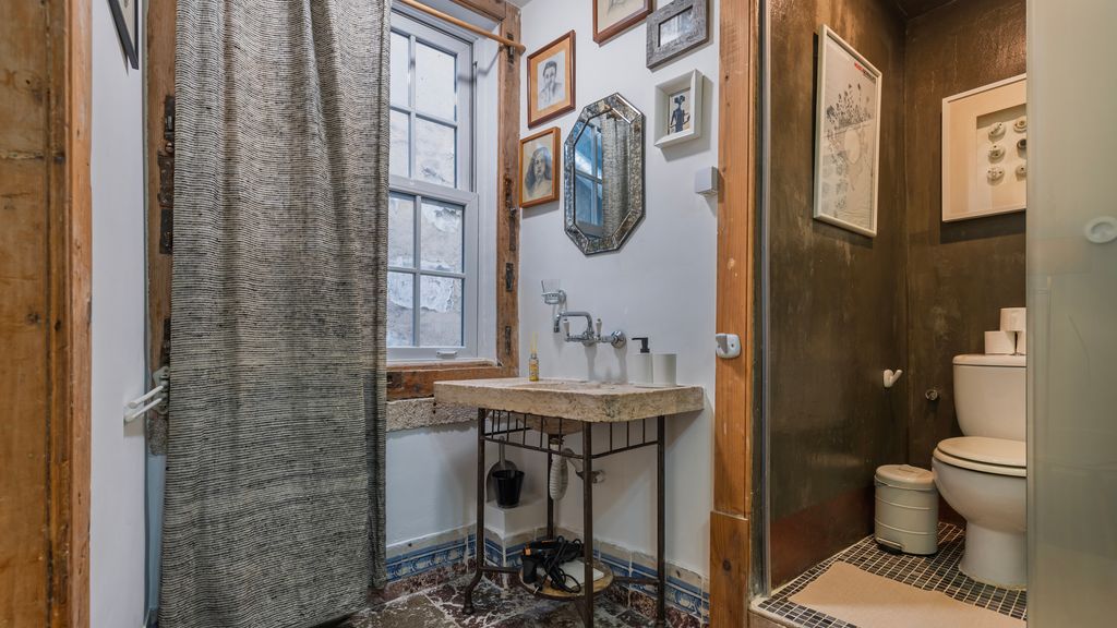 Portuguese Charm Guesthouse by LovelyStay - Room 4